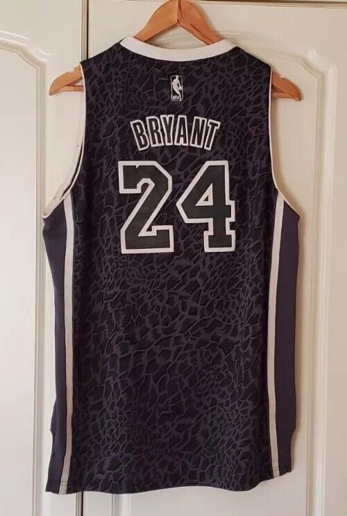 LA Lakers Kobe Bryant Jersey Blackout 2011 Adidas XL - Rare Limited Edition