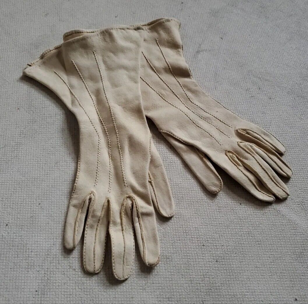 1950s Vintage Kid Leather Gloves Womens 6 1/4 Ivory Handsewn Mid Length