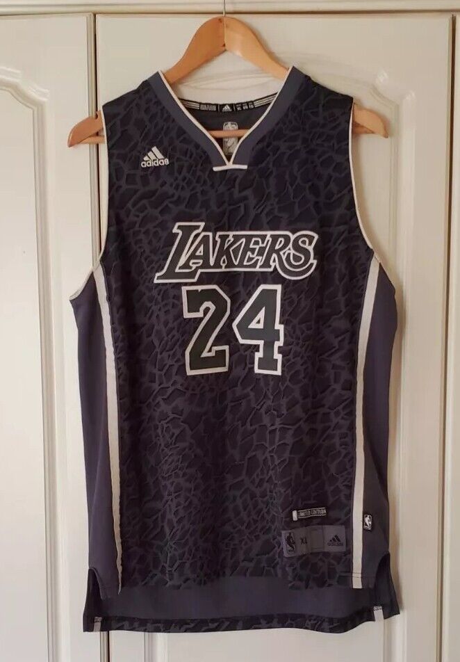 LA Lakers Kobe Bryant Jersey Blackout 2011 Adidas XL - Rare Limited Edition