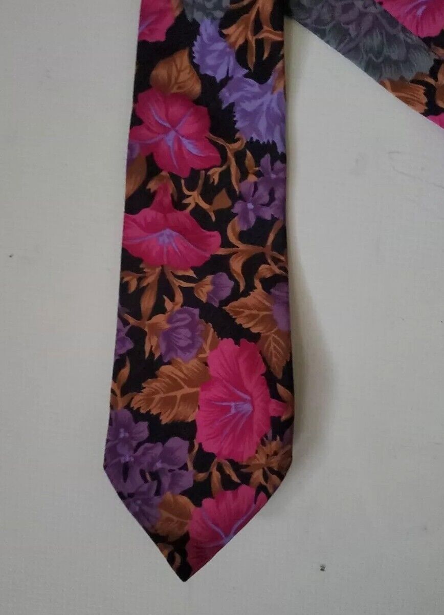 VINTAGE WOODS GREY TIE Made in England Genuine 1990's