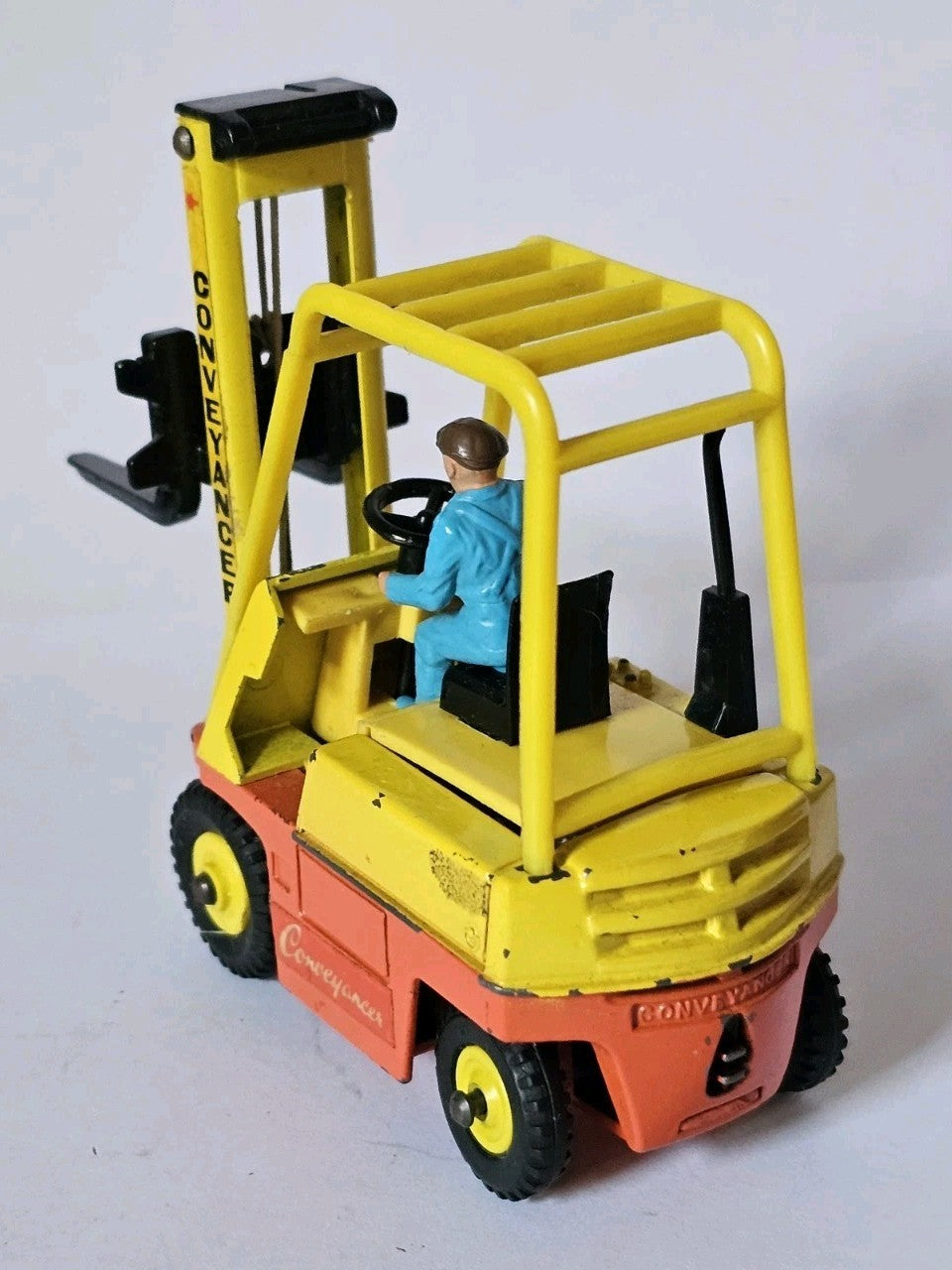 47031334