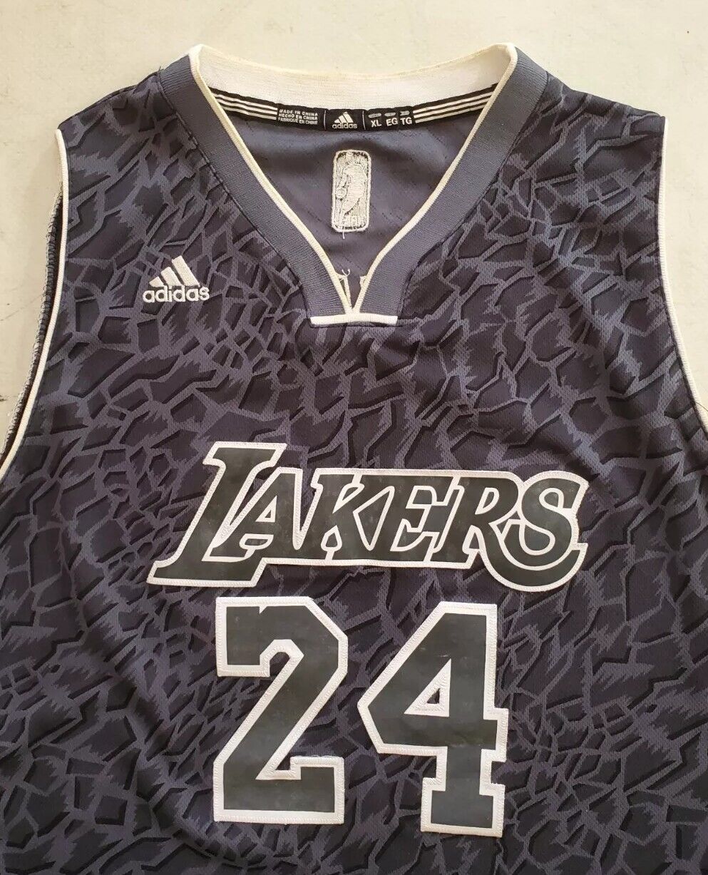 LA Lakers Kobe Bryant Jersey Blackout 2011 Adidas XL - Rare Limited Edition