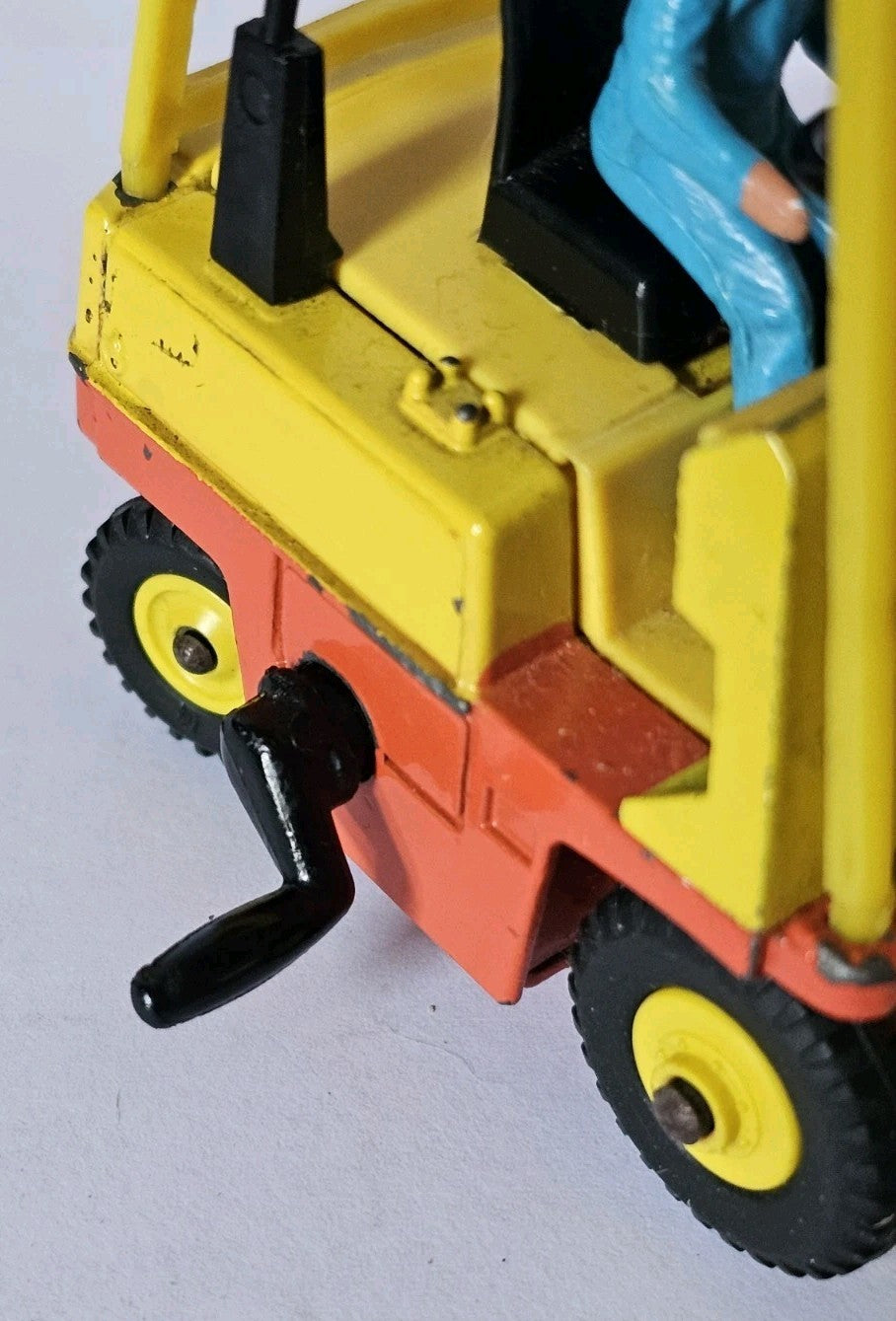 47031334