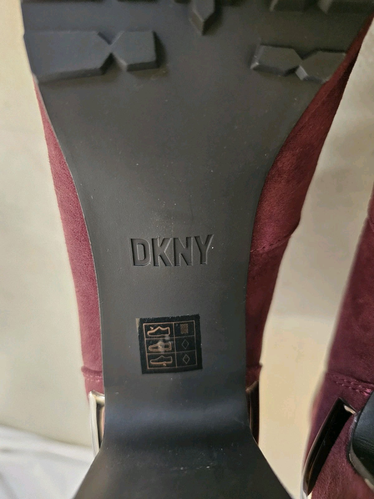 47053818