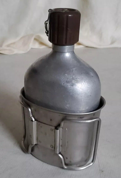 US ARMY Water Bottle Canteen Cup Cover and Belt - Vintage 1970's WBG 60 Vietnam