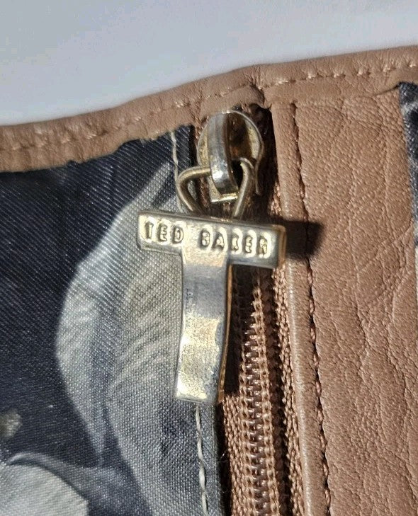 47554929