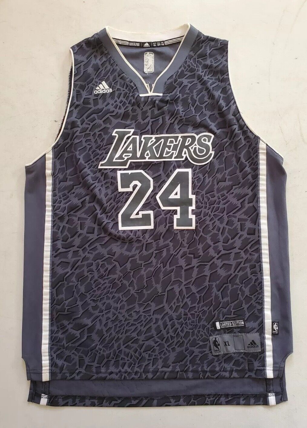 LA Lakers Kobe Bryant Jersey Blackout 2011 Adidas XL - Rare Limited Edition
