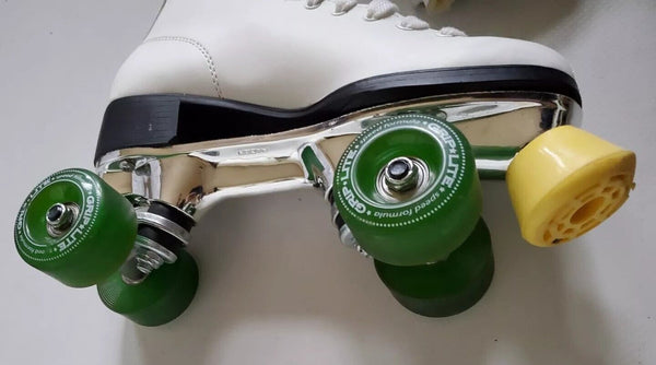 ROLLER DERBY Roller Skates Classic 300 White Leather Uk 6 Eu 40  - New Deadstock